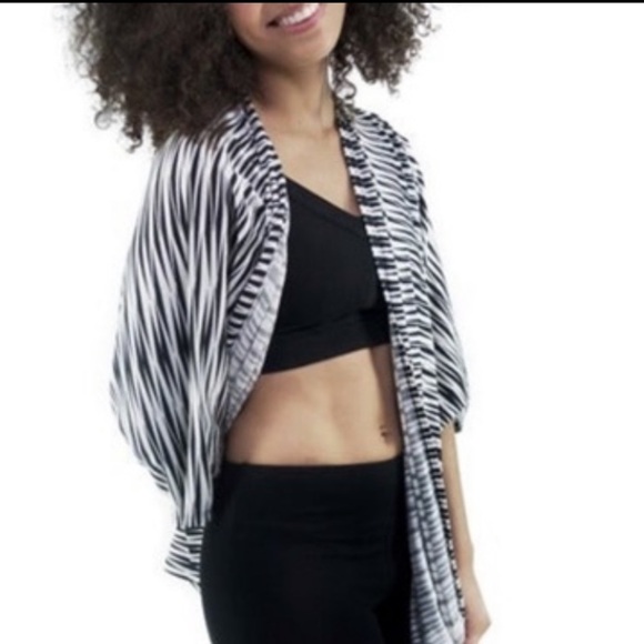 Satva Movement Arrow Print Divine Kimono Wrap - Picture 12 of 12